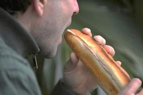 http://photo.europe1.fr/finances/economie/sandwich-jambon-beurre-manger-dejeuner-maxppp-930620-405295/7348023-1-fre-FR/sandwich-jambon-beurre-manger-dejeuner-MAXPPP-930620_scalewidth_630.jpg